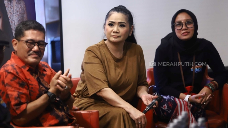 Vina Panduwinata (Tengah) salah satu musisi yang akan meramaikan Mandiri Senggigi Sunset Jazz 2018 (MP/Albi)
