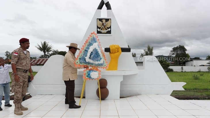 Sambangi Atambua, Prabowo Ziarah ke Makam Panglima Pejuang Timor Timur