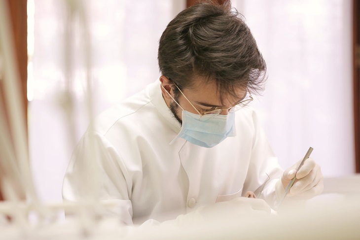 Cegah COVID-19, Apakah Efektif Pakai Dua Masker Sekaligus?