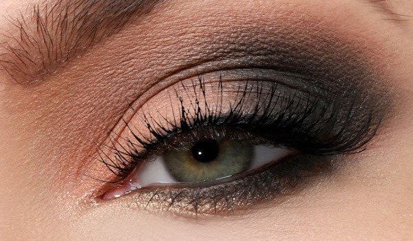 Illustrasi smokey eyes. (Foto New York Style Guide.)
