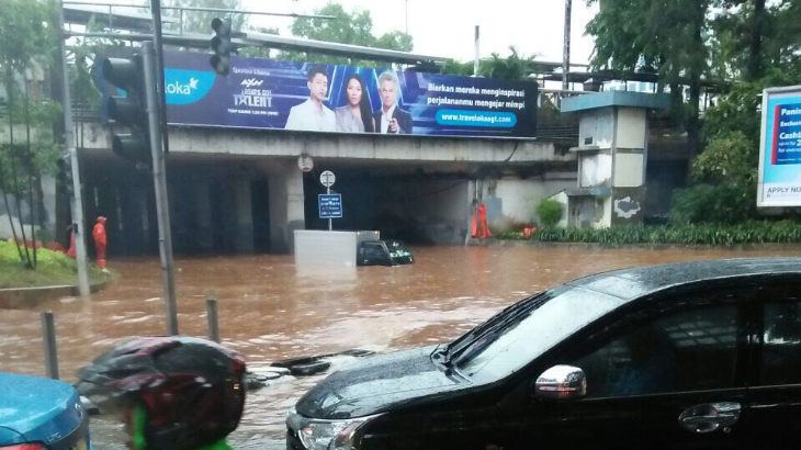 'Hujan Awet' Buat Jakarta Layaknya Kolam Berenang