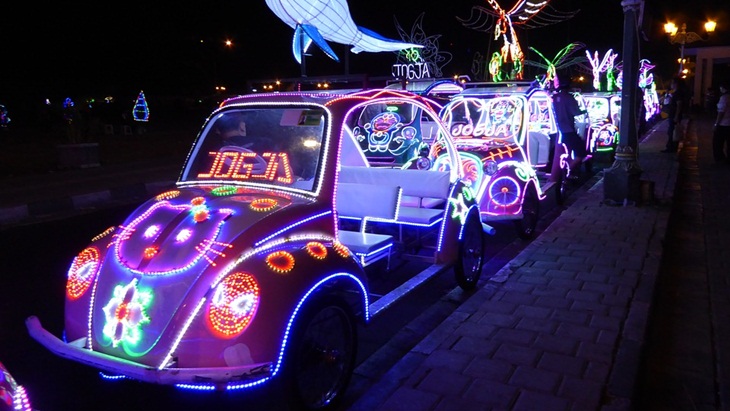  Kendaraan wisata di Alun-alun Yogyakarta. (Foto: Pixabay/Adrega)