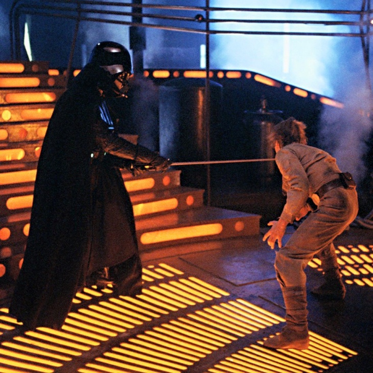 Darth Vader dan Luke Skywalker. (Foto Twitter/Tesbtimeline)