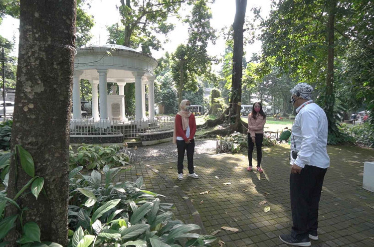 Ribuan Wisatawan Ditolak Masuk Kebun Raya Bogor