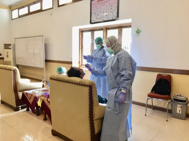 Cari Warga Positif COVID-19, Surabaya Gelar Operasi Swab Hunter