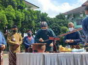 Jamasan Tombak Pusaka Kota Yogyakarta Digelar dengan Prokes COVID-19