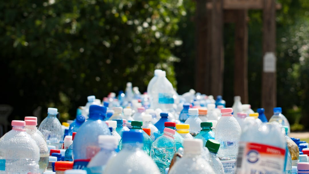 Temuan Terbaru, Bahan Kimia di Botol Plastik Punya Kaitan dengan Obesitas Anak