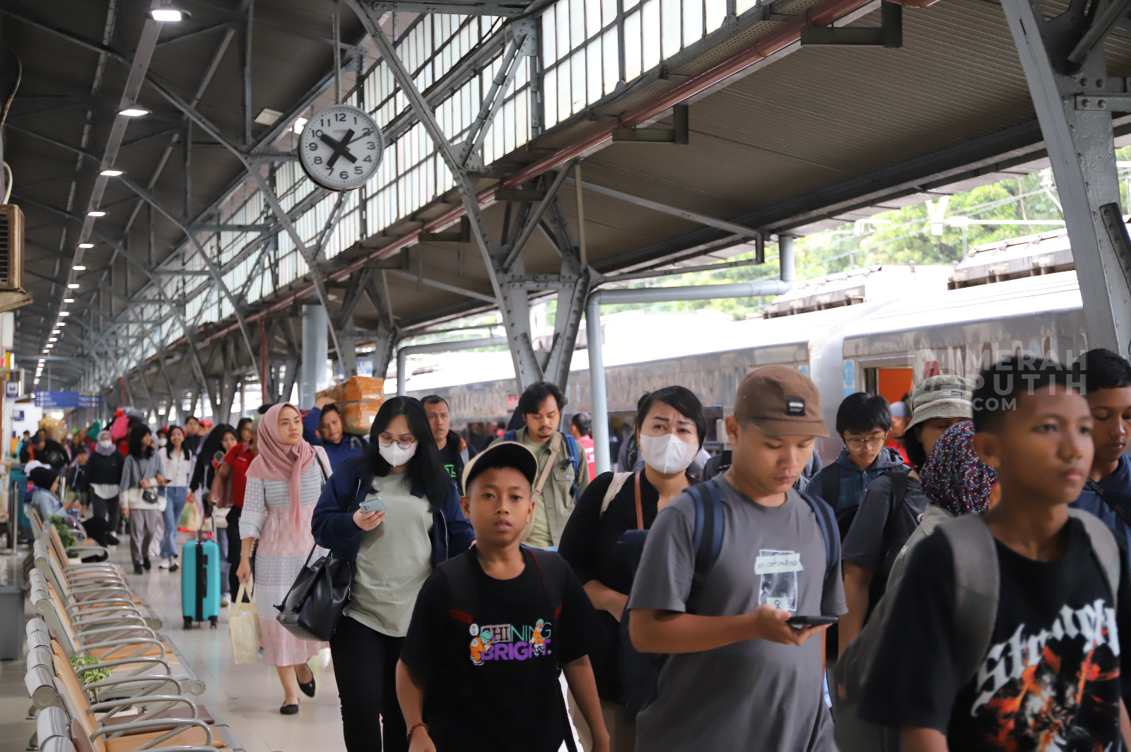 Kisah Warga 'Kencangkan Ikat Pinggang', Pilih Tidak Mudik Lebaran di Tengah Himpitan Ekonomi