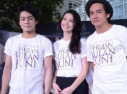 Hujan Bulan Juni, Meramu Sastra ke Film