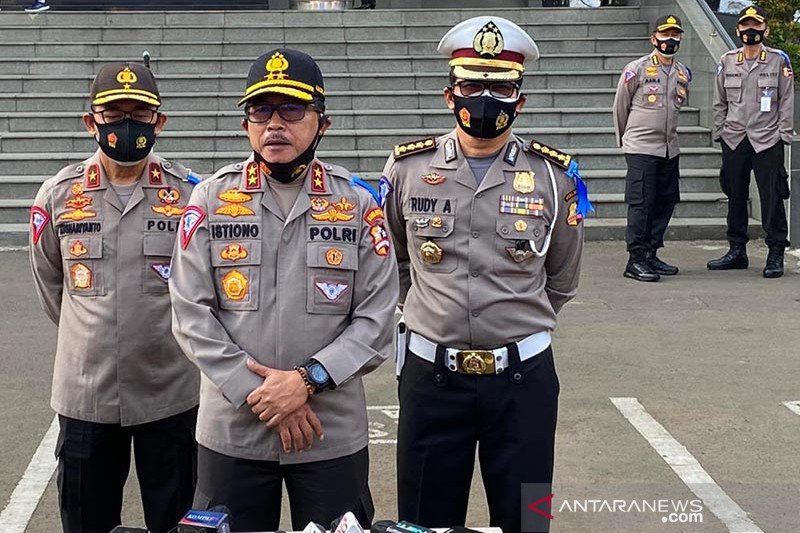 Kakorlantas Polri Irjen Pol Istiono (tengah) usai memimpin upacara pelepasan personel Lalu Lintas Polri yang bertugas mengamankan mudik Idul Adha&Acirc; di Kantor NTMC Polri, Jakarta, Rabu (29/7/2020). ANTARA/HO-NTMC Polri/aa. (Handout NTMC Polri)