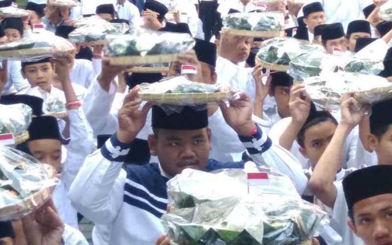 Umbul Donga dan Potong 1001 Tumpeng di Solo