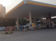 BBM Langka di SPBU Shell, Petugas Hanya Jual Air Mineral hingga Snack