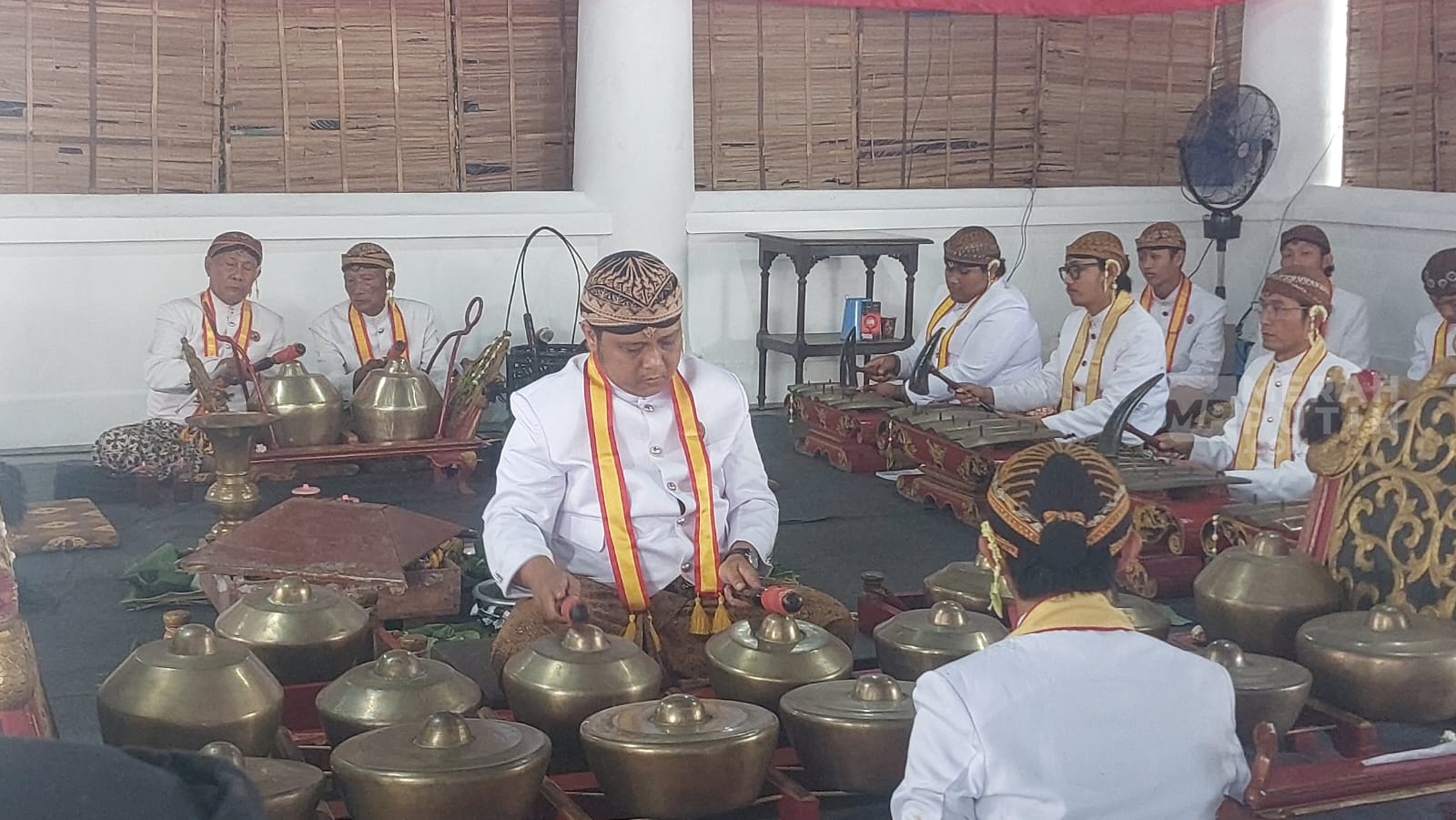 Tradisi Sejak Kerajaan Demak, Keraton Solo Bunyikan Gamelan Sekaten Kyai Guntur Madu dan Guntur Sari
