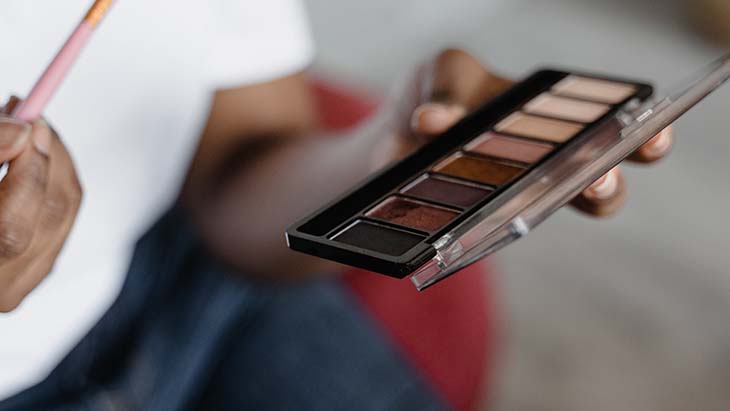 Bronzer vs Kontur, ini nih Cara Mengaplikasikannya dengan Tepat 