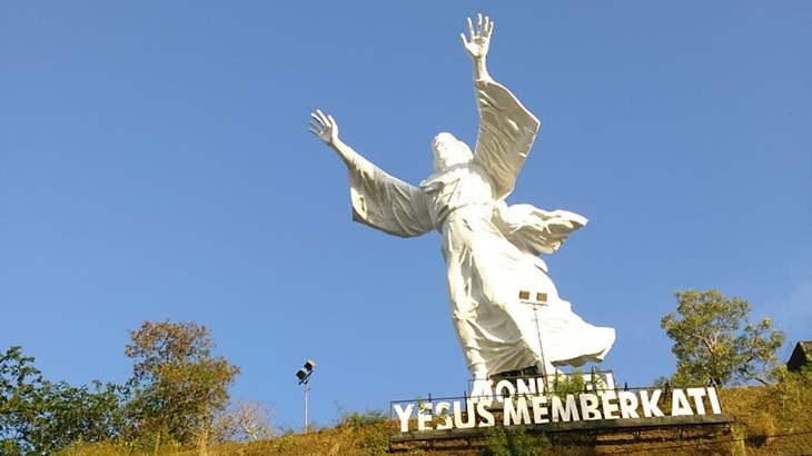 Rayakan Natal di Manado, Wajib ke Monumen Yesus Memberkati 