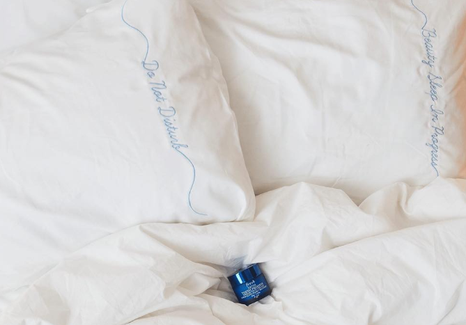 Bantal 'Anti-Aging' ini Akan Mempercantik Kamu Saat Tidur