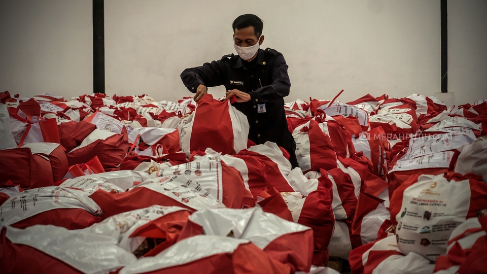 [HOAKS atau FAKTA] Tas Bansos Jokowi Berlogo Garuda Diganti Bintang Mirip Bendera Tiongkok