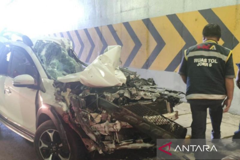 Truk Fuso Blong Picu Tabrakan Karambol 7 Mobil di Tol Pasar Rebo