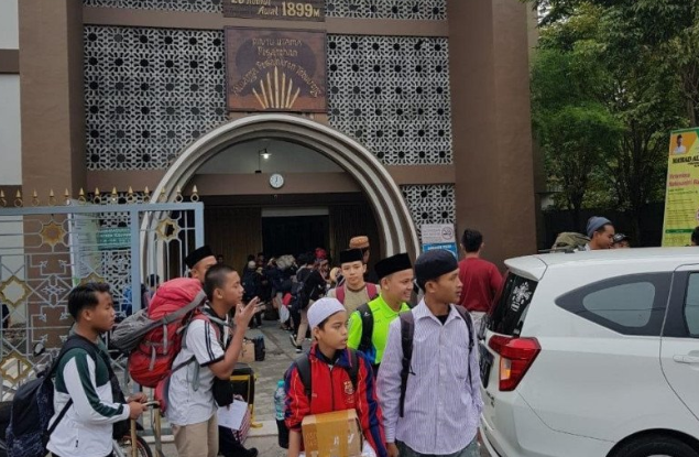 Ponpes Tebuireng Sediakan 15 Bus Pulangkan Santri Minimalisir Penularan COVID-19