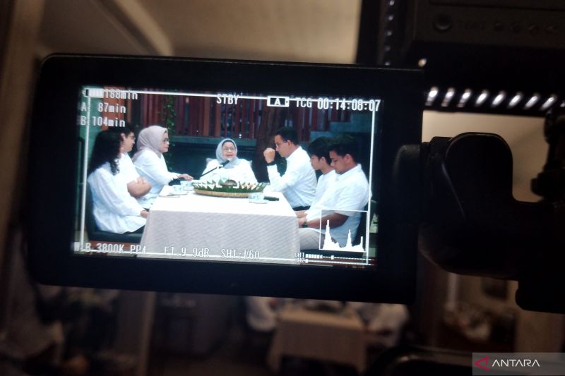 Doa Sang Ibu Jadi Bekal Anies Baswedan Menuju TPS untuk Gunakan Hak Pilih
