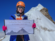 Della Dartyan Berhasil Taklukan Gunung 'Lobuche Peak East'