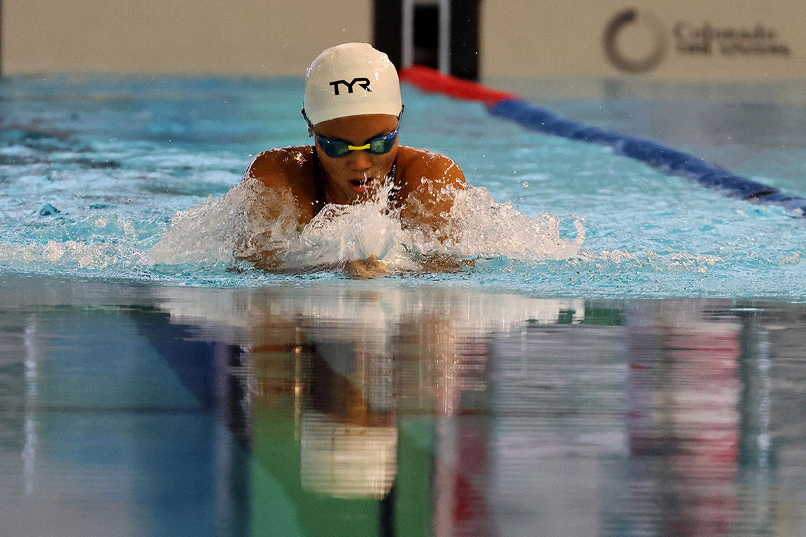Final Renang 50 meter gaya dada Putri PON XXI Aceh-Sumut di Kolam Renang Selayang Dispora Sumatera Utara, Medan, Sabtu (14/9/2024). (Binsar Bakkara).
