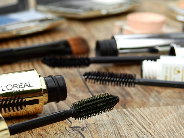 4 Makeup Multifungsi yang Harus Selalu Tersedia di Tas Kamu