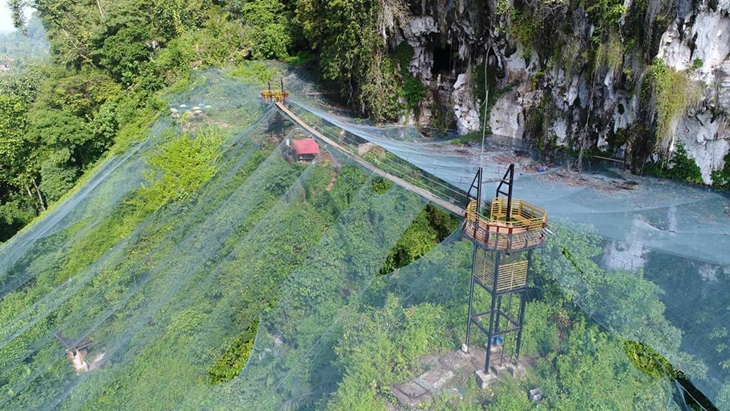 (Foto 4) Helena Sky Bridge tawarkan pengunjung melihat kerajaan kupu-kupu. Foto by facebook.com_helenaskybridge