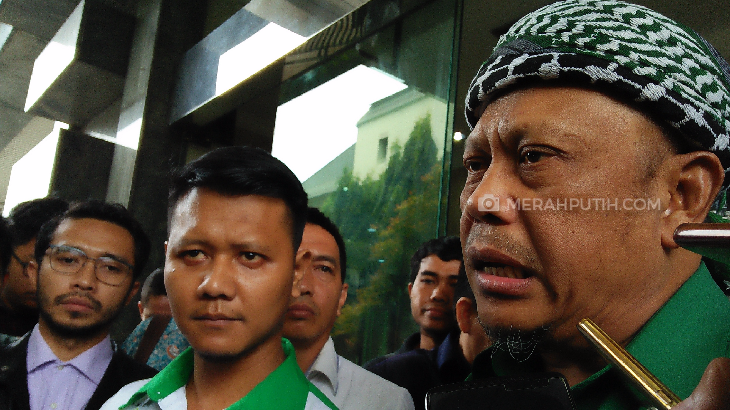 Eggy Sudjana (sorban) mendatangi Bareskrim Polri Jakarta Pusat, pada Selasa (10/10) sekitar pukul 10.30 WIB. Foto: MP/Asropih