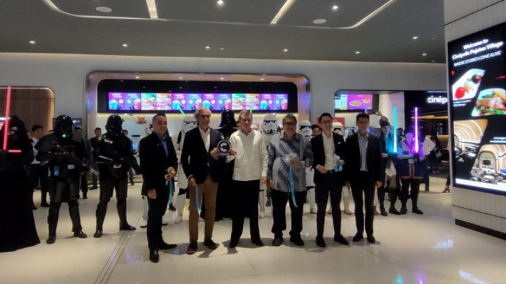 Peresmian Cinepolis Pejaten Village oleh perwakilan Cinepolis, Lippo Group, dan Kedutaan Besar Mexico untuk Indonesia (baju putih) di Jakarta, Rabu (4/12/2019). (ANTARA/Arnidhya Nur Zhafira) 