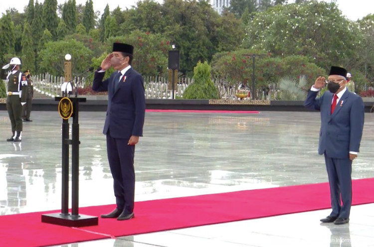 Hari Pahlawan, Jokowi Tabur Bunga di Makam BJ Habibie Sampai Ani Yudhoyono
