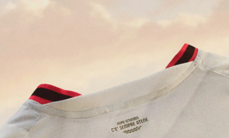 AC Milan Sindir Liverpool di Jersey Away 2026-2027, Ada Kalimat Keramat di Kerah