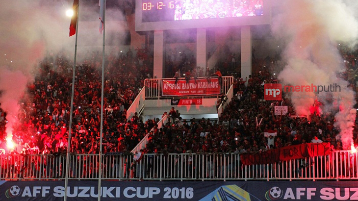 Tak Ingin Timnas Dihukum Bertanding Tanpa Penonton, Ini 5 Hal Terkait Flare