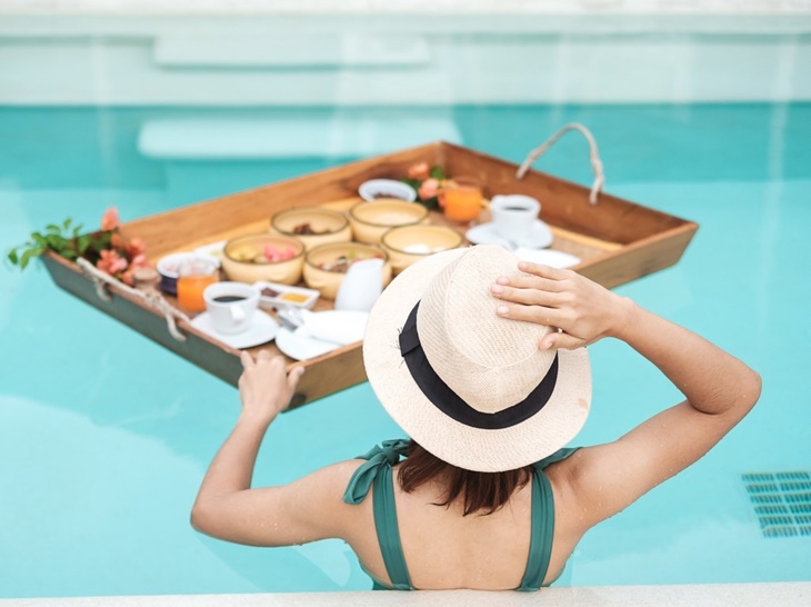 floating breakfast