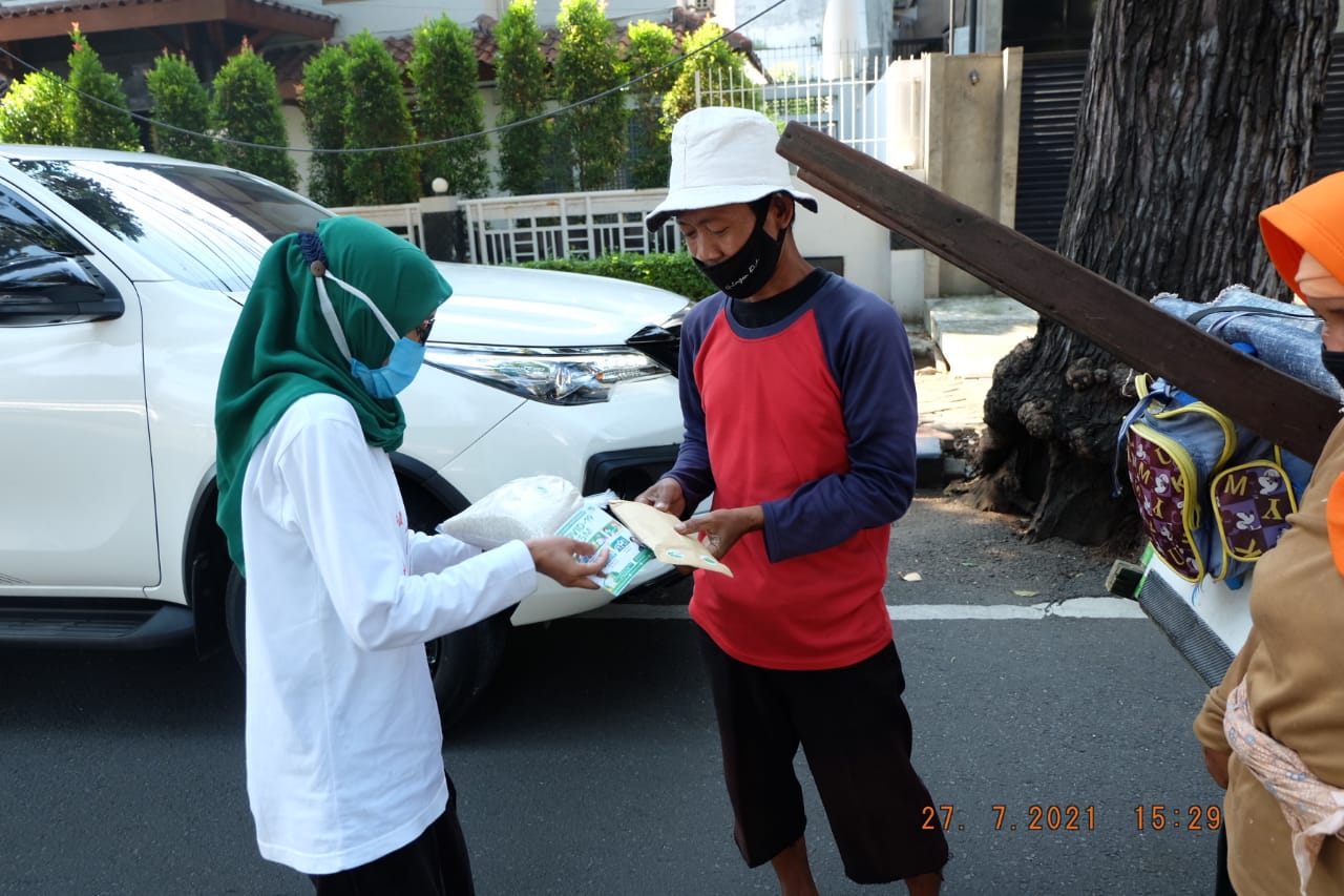 Perempuan Tani HKTI Bagikan 1.000 Paket Sembako