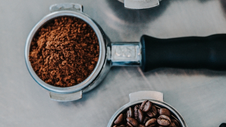 Bubuk kopi memiliki aroma yang kuat untuk mengusir tikus. (Foto: Unsplash/Nathan Dumlao)