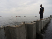 Melihat Dari Dekat Proyek Pagar Beton Laut di Perairan Cilincing Jakarta Utara