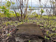 Balai Arkeologi Temukan Papan Batu hingga Tangga Peninggalan Megalitik di Bukit Yomokho Papua