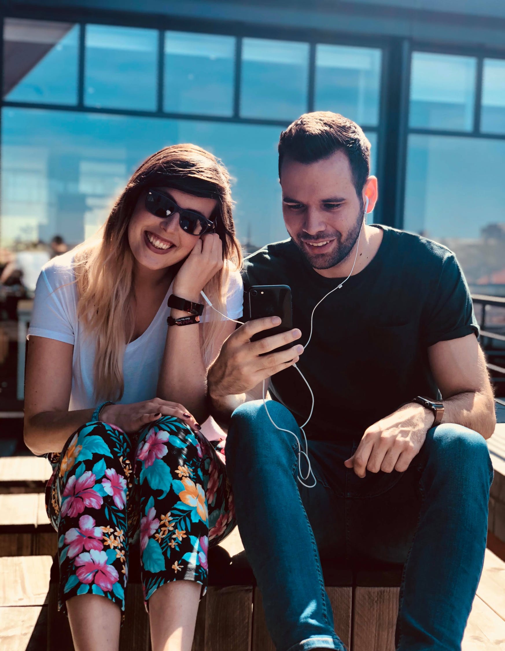 Mengenang Lagu Kenangan bersama pasangan di Playlist kamu pas Valentine (Foto: pexels/Dziubi Steenbergen)