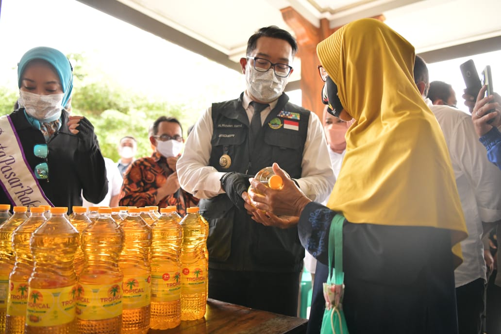 Pemprov Jabar Distribusikan 30 Liter Minyak Goreng ke 27 Kabupaten/Kota