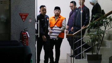 Pakai Rompi Oranye, Gus Yaqut Resmi Ditahan KPK Terkait Dugaan Korupsi Kuota Haji
