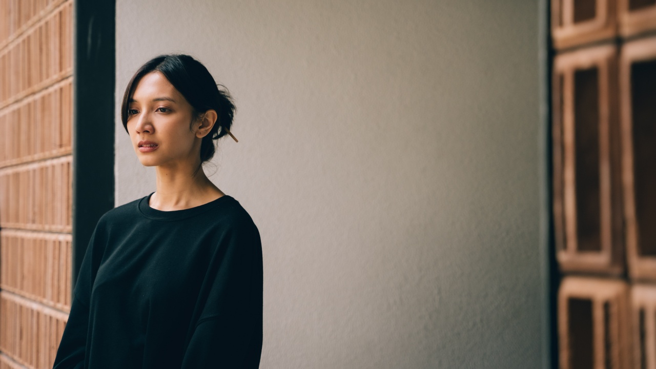 Dibintangi Sheila Dara, Video Musik 'Rutinitas' Idgitaf Hadirkan Duka Sunyi dan Proses Berdamai