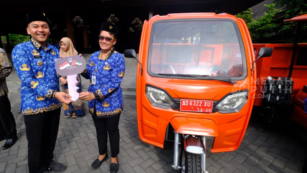Sampah Solo Capai 350 Ton Per Hari, Pemkot Bagikan Motor Sampah Hibah UEA Era Walkot Gibran