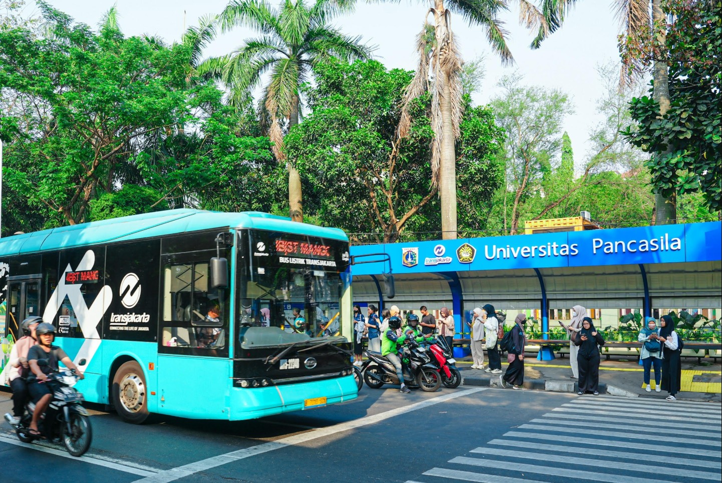 Kelar Revitalisasi, Transjakarta Resmi Operasikan Halte Universitas Pancasila 