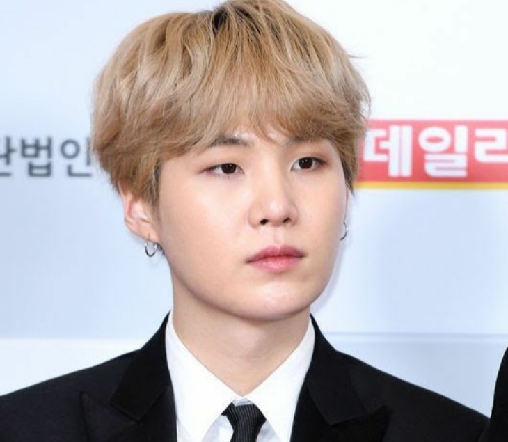 Sikap Ramah Member BTS Buat Seorang Pengantar Makanan Terkesan
