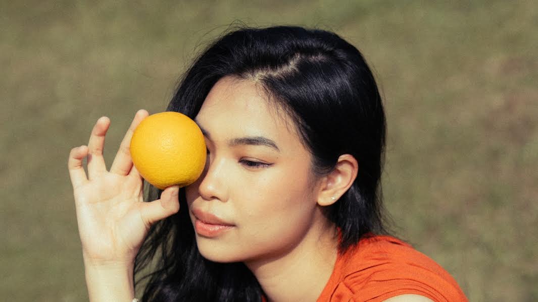 Kalya Islamadina Rilis EP Perdana “Orange”, Ungkap Cinta Lewat Kejujuran