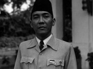 Saat Sesosok Makhluk Muncul di Foto Soekarno dan Kabinetnya