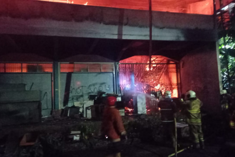 Puskesmas Sumur Batu Terbakar, 1.000 Botol Vaksin COVID-19 Hangus