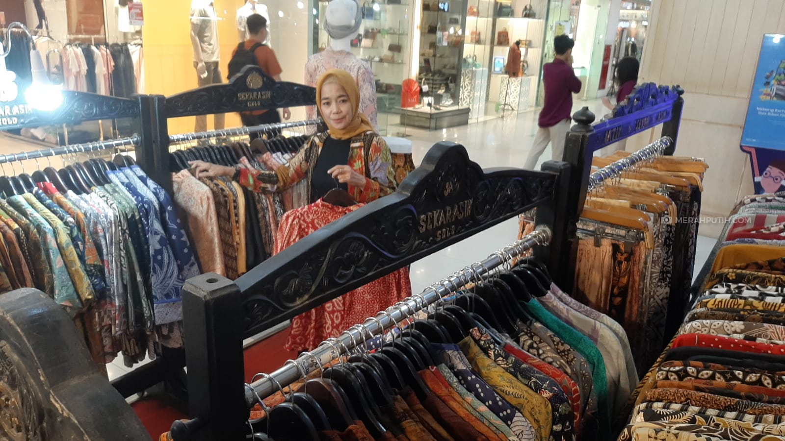 Jadikan Sosmed Rujukan Inovasi Desain Baju Batik, Kunci Sukses Bisnis Batik