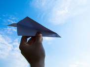 Pecah, Rekor Dunia Penerbangan Pesawat Kertas Terjauh
